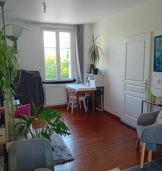 Acheter un appartement proche de la gare, parking, jardinet, commerces sur place, près de 50 m² – Chaumont-en-Vexin (60)