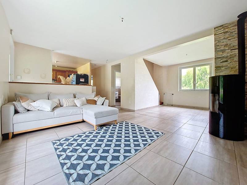 Maison offrant un plain pied de vie sur sous-sol total proche Gisors sur 850m² de terrain