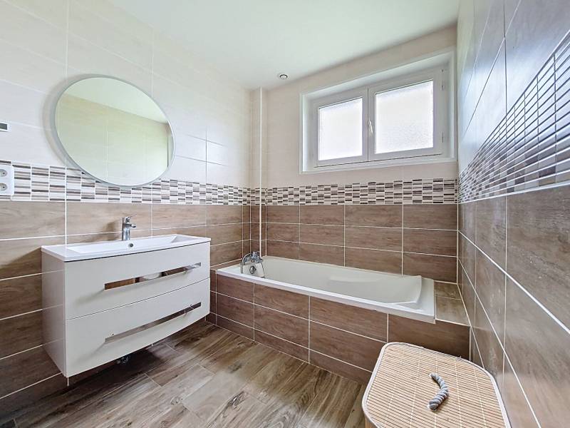 Maison offrant un plain pied de vie sur sous-sol total proche Gisors sur 850m² de terrain