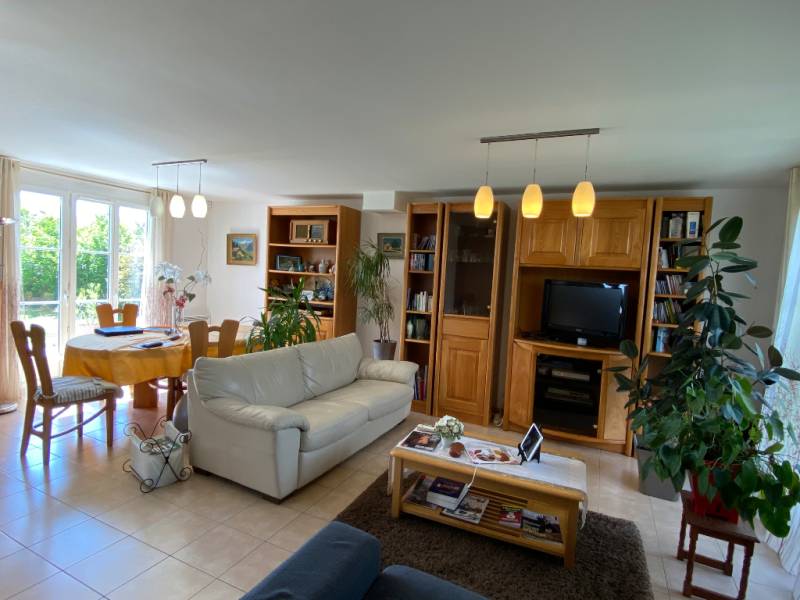 Maison d'env 90m²/ha, sise à ETREPAGNY dans l'Eure, sur un terrain d'env 570m²