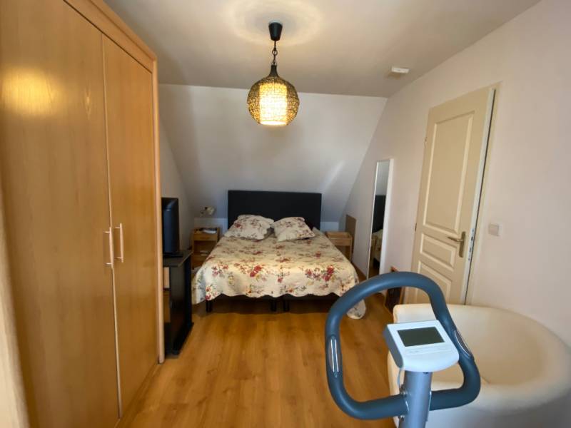 Maison d'env 90m²/ha, sise à ETREPAGNY dans l'Eure, sur un terrain d'env 570m²