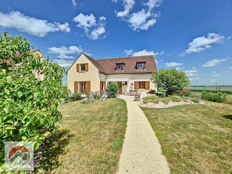 Maison récente traditionnelle, grand terrain de + de 1000 m², belles prestations, à 15 minutes de Marines (95)