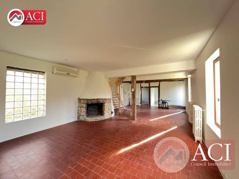 À 10' d’Étrépagny, belle longère entièrement rénovée d'env 140m² hab. Cadre de vie exceptionnel.