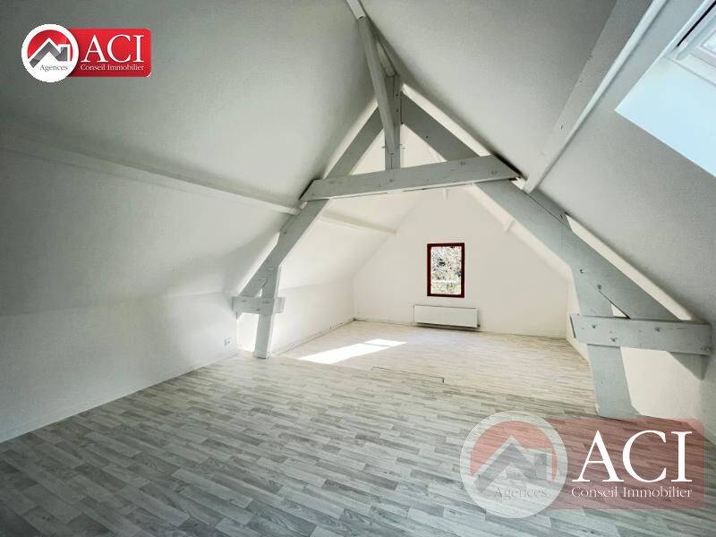 À 10' d’Étrépagny, belle longère entièrement rénovée d'env 140m² hab. Cadre de vie exceptionnel.