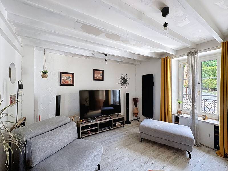 VEXIN FRANÇAIS, charmante maison avec belle dépendance, à proximité immédiate de Gisors. Idéal pour une résidence principale ou une maison de campagne.