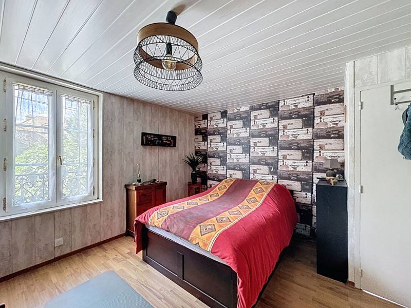 VEXIN FRANÇAIS, charmante maison avec belle dépendance, à proximité immédiate de Gisors. Idéal pour une résidence principale ou une maison de campagne.