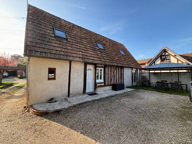 Charmante maison ancienne 80m²/hab, proche de Gisors dans l'Eure sur un terrain de 980m²