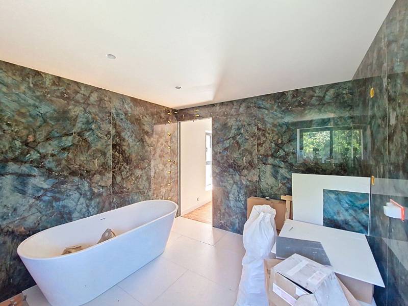 À vendre : propriété en pierre, axe rapide Pontoise, terrain de 3000 m², vue dégagée, 80 m² de séjour, prestations haut de gamme, 3 garages, caves voûtées – Magny-en-Vexin (95)