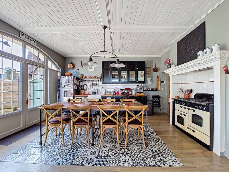 Acheter maison en pierre, située aux portes du Val-d’Oise, beaux volumes et rénovation soignée, proche de Chars (95)