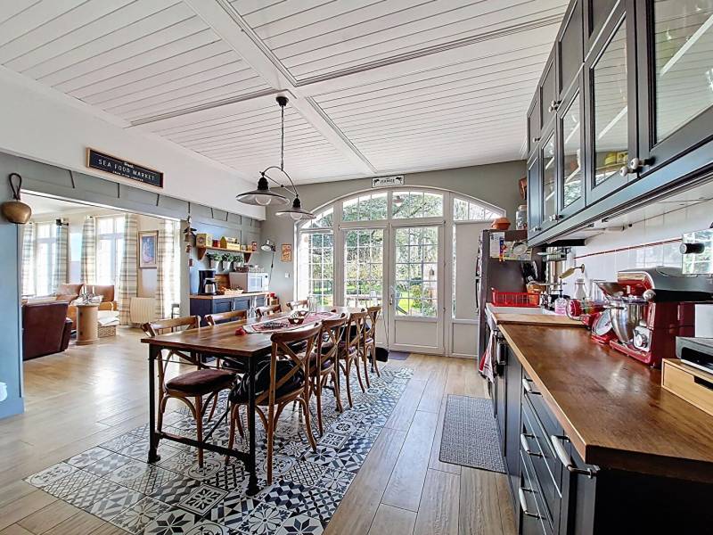 Acheter maison en pierre, située aux portes du Val-d’Oise, beaux volumes et rénovation soignée, proche de Chars (95)