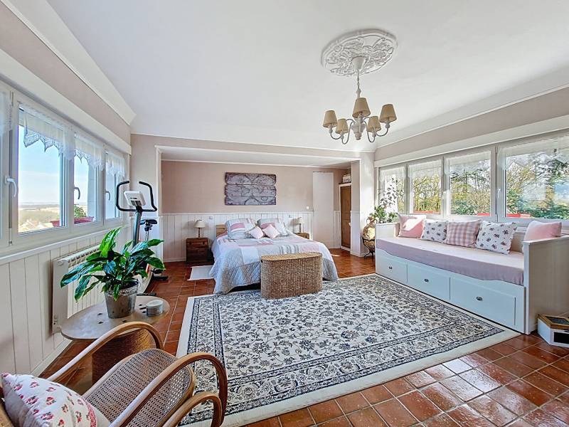 Acheter maison en pierre, située aux portes du Val-d’Oise, beaux volumes et rénovation soignée, proche de Chars (95)