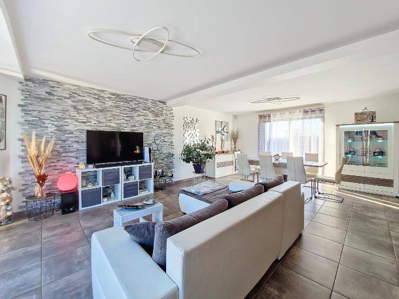 Maison traditionnelle de 2018 d’environ 115m²/hab, avec garage, proche ETREPAGNY dans l’Eure dans un village au calme