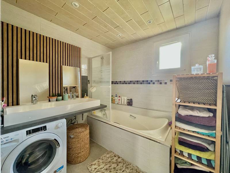 Acheter une maison avec piscine, sous-sol total, cuisine équipée, terrain de 1700 m² à Marines (95)