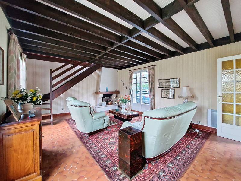 Acheter un pavillon traditionnel dans une résidence avec piscine privée, dans le Parc National du Vexin, avec garage, terrasse et terrain de plus de 1700 m², situé à 25 min de Cergy Pontoise