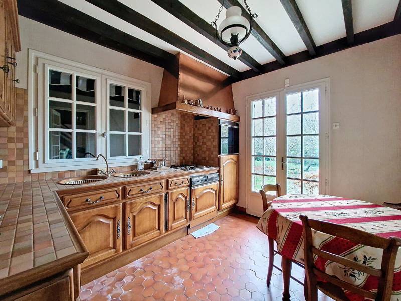 Acheter un pavillon traditionnel dans une résidence avec piscine privée, dans le Parc National du Vexin, avec garage, terrasse et terrain de plus de 1700 m², situé à 25 min de Cergy Pontoise