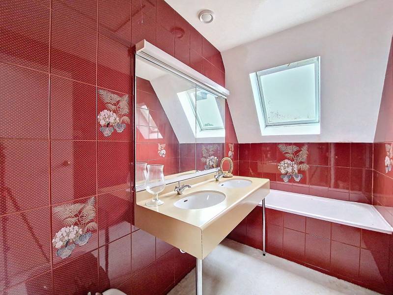 Acheter un pavillon traditionnel dans une résidence avec piscine privée, dans le Parc National du Vexin, avec garage, terrasse et terrain de plus de 1700 m², situé à 25 min de Cergy Pontoise