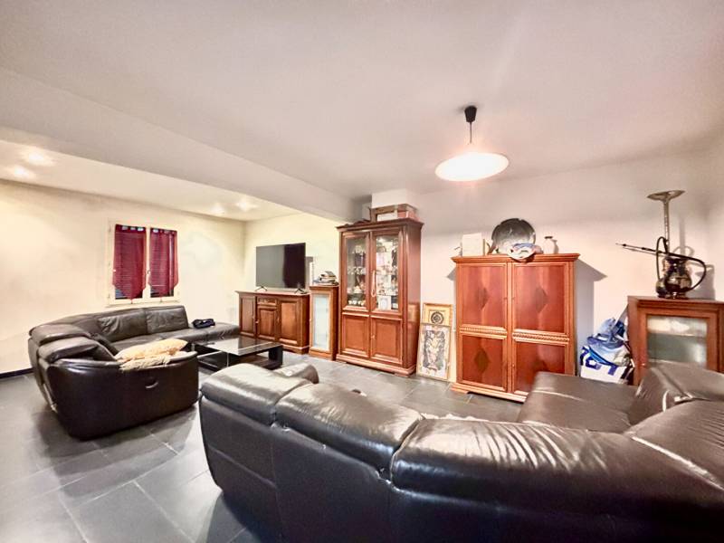 Acheter une maison de type R+1, axe rapide Cergy, sous-sol total, 1200 m² de terrain, 5 chambres, à Saint-Clair-sur-Epte