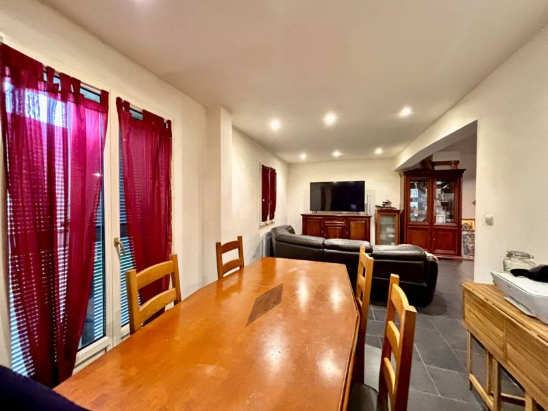 Acheter une maison de type R+1, axe rapide Cergy, sous-sol total, 1200 m² de terrain, 5 chambres, à Saint-Clair-sur-Epte