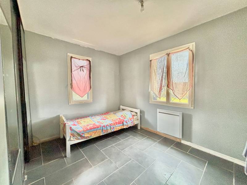 Acheter une maison de type R+1, axe rapide Cergy, sous-sol total, 1200 m² de terrain, 5 chambres, à Saint-Clair-sur-Epte