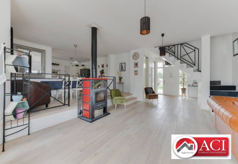 maison à vendre, poele à bois, vaste sejour, 6 chambres, pres de 4000 m2 de terrain, double garage, secteur privilégié du vexin, à 10 mn de chaumont en vexin (60)