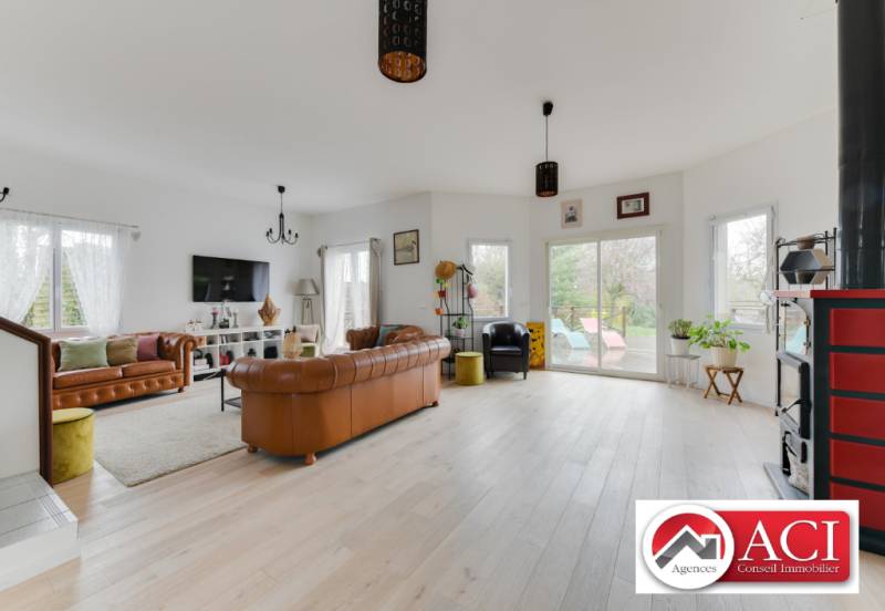 maison à vendre, poele à bois, vaste sejour, 6 chambres, pres de 4000 m2 de terrain, double garage, secteur privilégié du vexin, à 10 mn de chaumont en vexin (60)