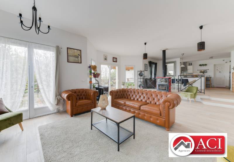 maison à vendre, poele à bois, vaste sejour, 6 chambres, pres de 4000 m2 de terrain, double garage, secteur privilégié du vexin, à 10 mn de chaumont en vexin (60)