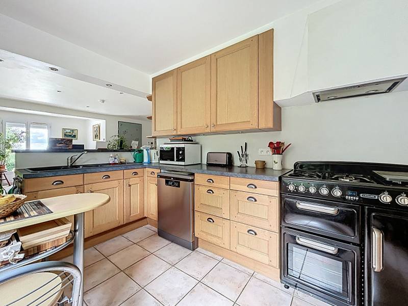 Proche GISORS, Maison traditionnelle 175m²/hab, sur sous-sol total avec garage, terrain : 1500m²