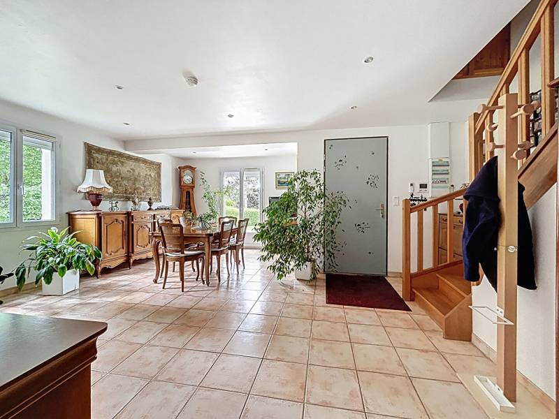 Proche GISORS, Maison traditionnelle 175m²/hab, sur sous-sol total avec garage, terrain : 1500m²