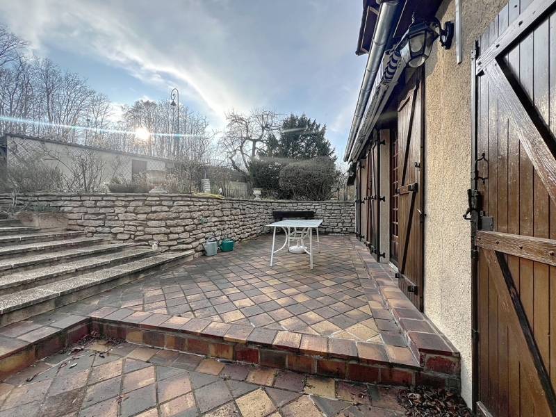 Maison à vendre, sur 1000 m² de terrain, commerces et gare sur place, 4 chambres, à 1h de Paris, à Chaumont-en-Vexin (60)