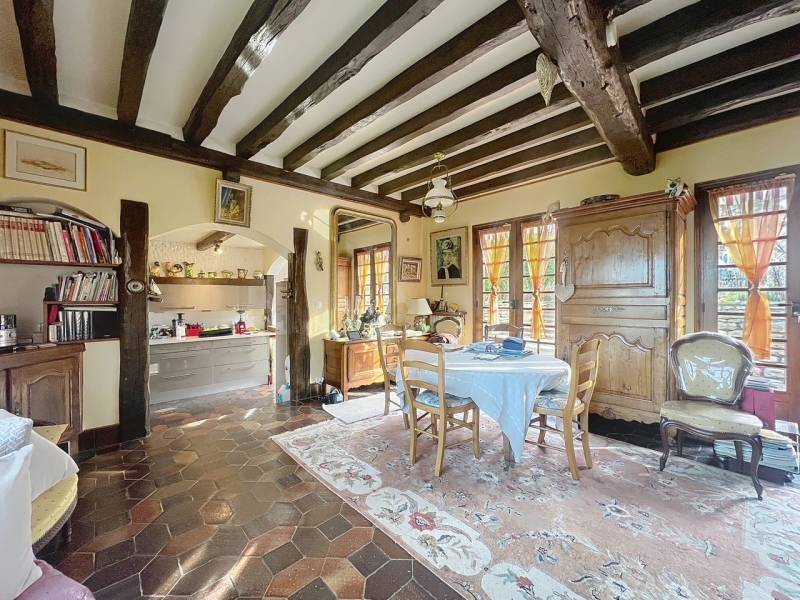 Maison à vendre, sur 1000 m² de terrain, commerces et gare sur place, 4 chambres, à 1h de Paris, à Chaumont-en-Vexin (60)