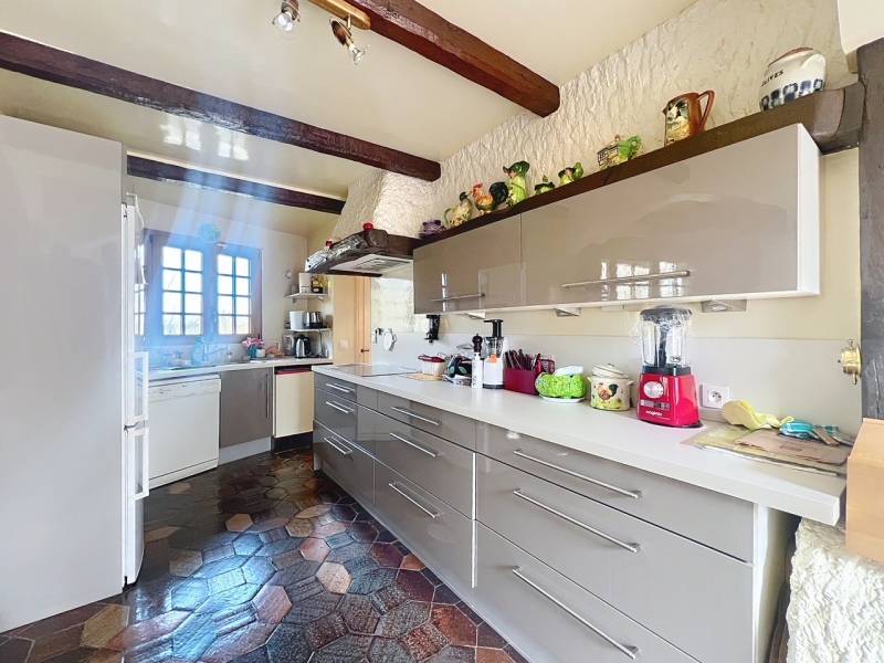 Maison à vendre, sur 1000 m² de terrain, commerces et gare sur place, 4 chambres, à 1h de Paris, à Chaumont-en-Vexin (60)