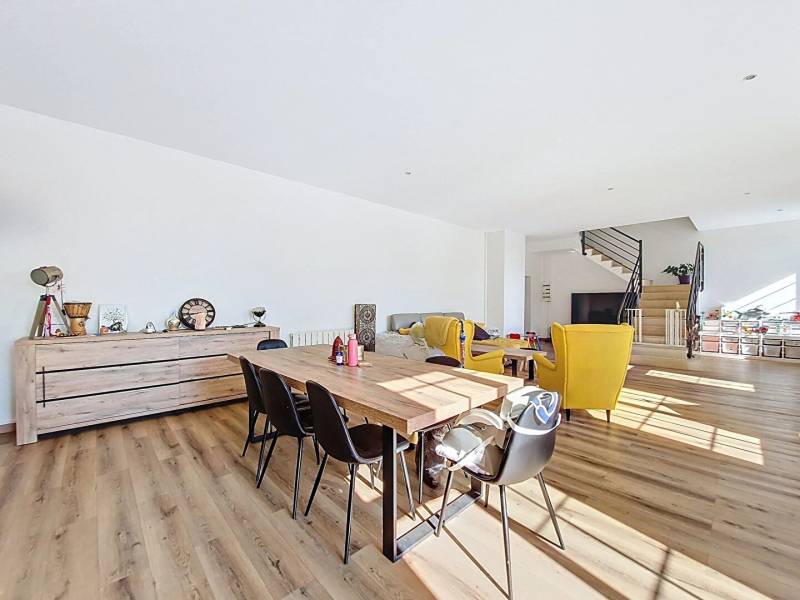 acheter une maison de caractère, de 250 m2 habitable, espace de vie 90 m2, hangar, + de 1000 m2 de terrain, sans travaux, secteur MARINES (95)