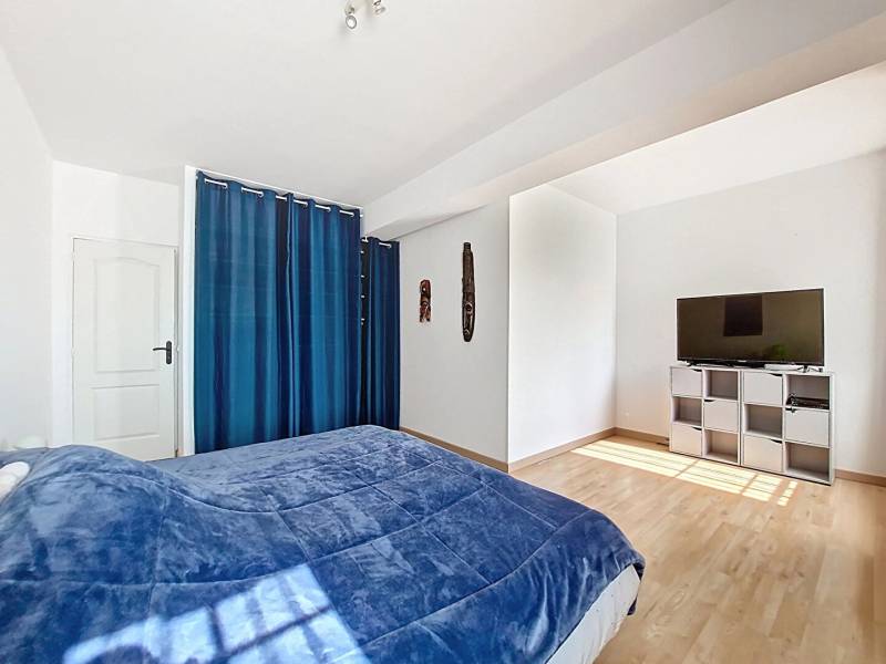 acheter une maison de caractère, de 250 m2 habitable, espace de vie 90 m2, hangar, + de 1000 m2 de terrain, sans travaux, secteur MARINES (95)