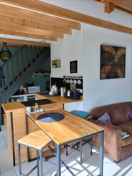 Petite maison de ville située à ETREPAGNY avec son petit jardin d'environ 150m²