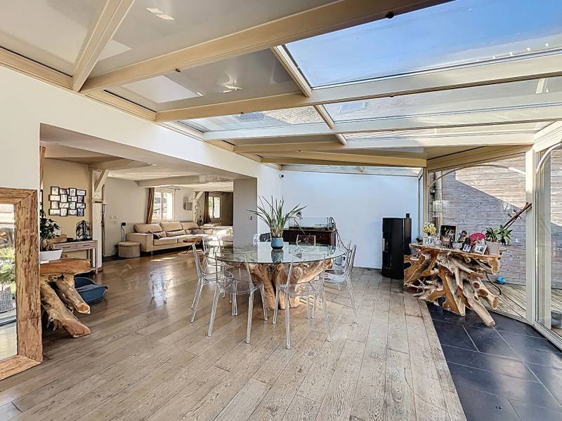 Acheter une magnifique maison de 200 m² habitables, avec dépendances, grand terrain de 6000 m², 5 chambres, piscine, jacuzzi, cave, à un peu plus d’une heure de Paris et 15 minutes de Magny-en-Vexin