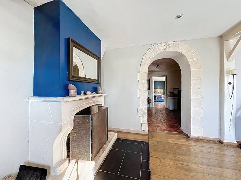 Acheter une magnifique maison de 200 m² habitables, avec dépendances, grand terrain de 6000 m², 5 chambres, piscine, jacuzzi, cave, à un peu plus d’une heure de Paris et 15 minutes de Magny-en-Vexin