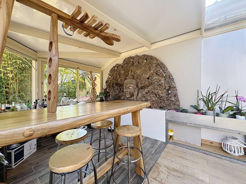 Acheter une magnifique maison de 200 m² habitables, avec dépendances, grand terrain de 6000 m², 5 chambres, piscine, jacuzzi, cave, à un peu plus d’une heure de Paris et 15 minutes de Magny-en-Vexin