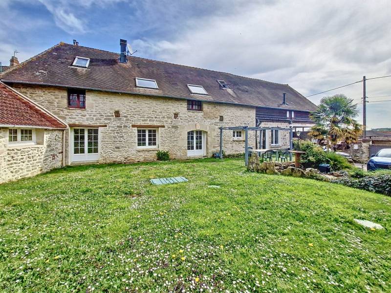 Acheter une maison de charme en pierre, dans le Vexin, gare à proximité, 8 pièces, terrain de plus de 1000 m², à Chars (95)