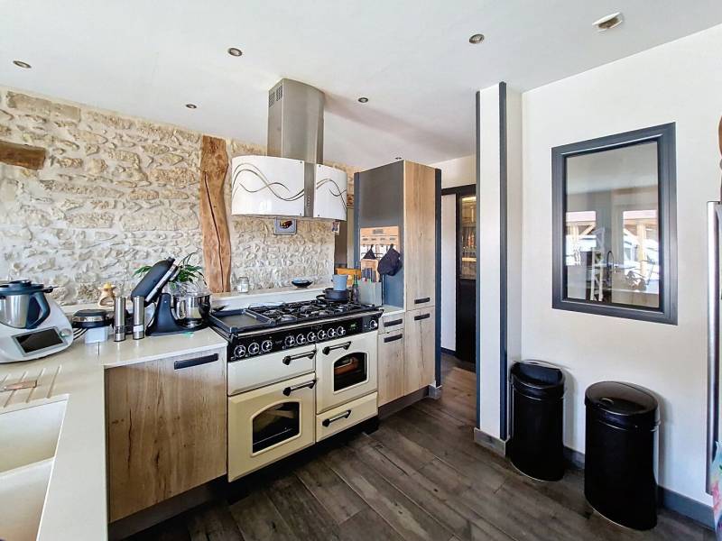 Acheter une maison de charme en pierre, dans le Vexin, gare à proximité, 8 pièces, terrain de plus de 1000 m², à Chars (95)