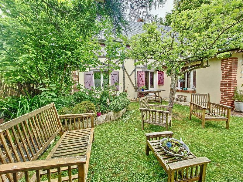 Maison ancienne d'env 133m²/hab, proche ETREPAGNY, au calme, avec Garage, cave et atelier, sur un terrain de 700m²