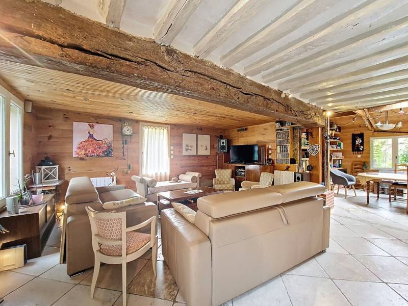 Maison ancienne d'env 133m²/hab, proche ETREPAGNY, au calme, avec Garage, cave et atelier, sur un terrain de 700m²