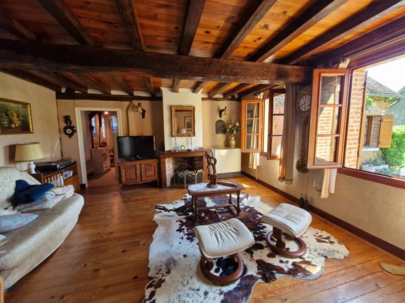 Acheter une maison ancienne en L avec jardin de 1300 m², vie de plain-pied, cave et atelier – Chaumont-en-Vexin (60)