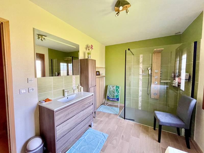 Achat maison avec sous-sol total, grand jardin de 1800 m², terrasse et 5 chambres – Village paisible du Vexin à proximité de Marines (95)