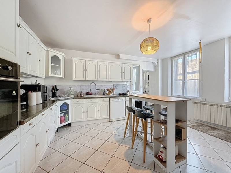 Acheter une maison ancienne avec dépendance de 100 m2  , gare et commerce sur place, jardin, magnifiques prestations, cuisine équipée, séjour lumineux, à chaumont en vexin
