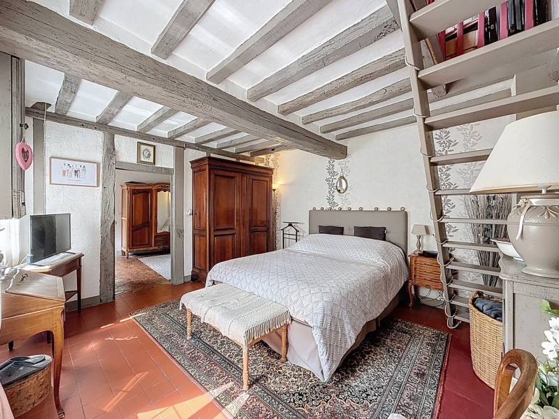 Acheter une maison ancienne de type longère dans le Vexin, 4 chambres, 1000 m² de terrain – située à Chaumont-en-Vexin (60)