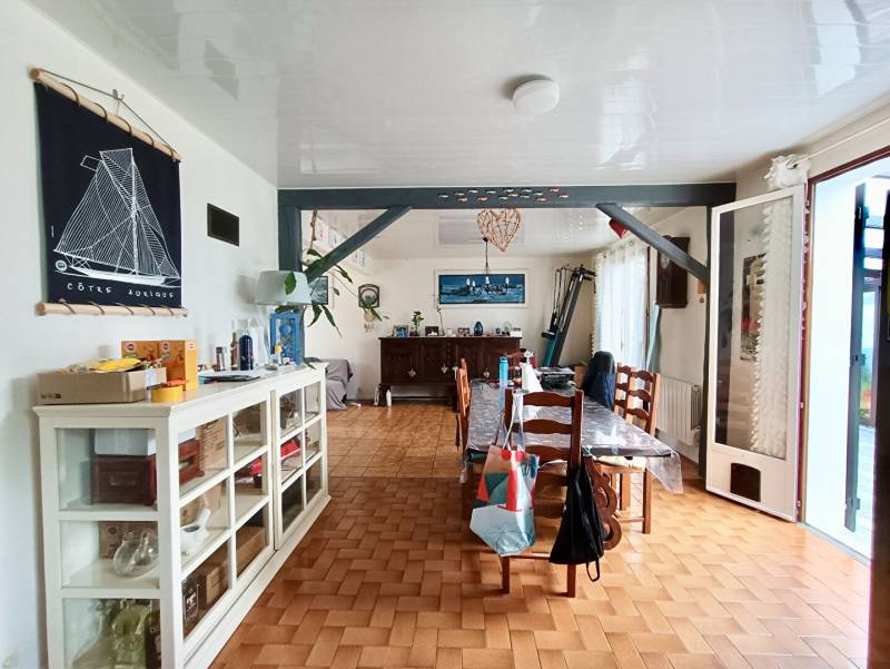 Maison traditionnelle sur sous-sol total avec 1000 m² de terrain – Marines (95) »