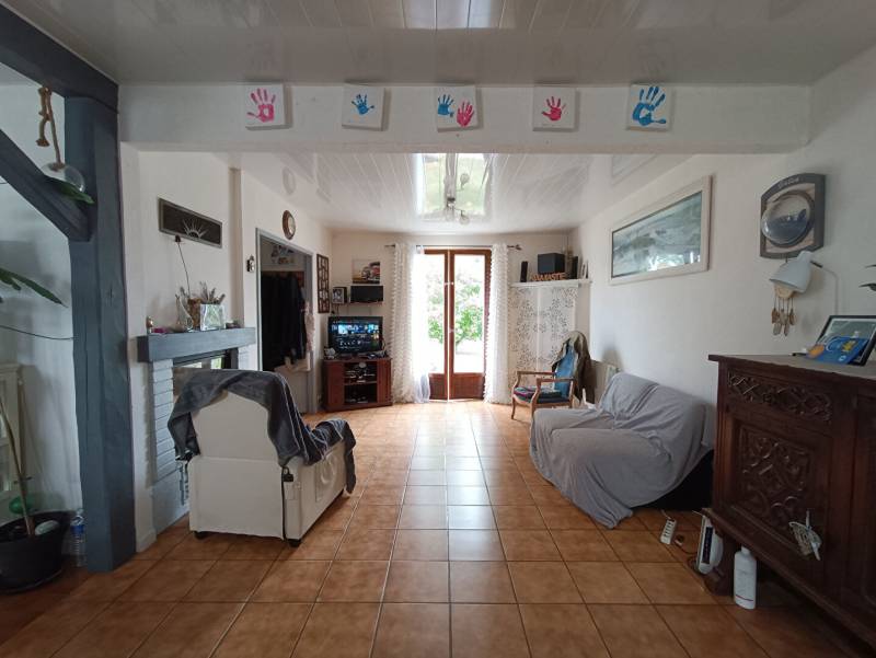 Maison traditionnelle sur sous-sol total avec 1000 m² de terrain – Marines (95) »