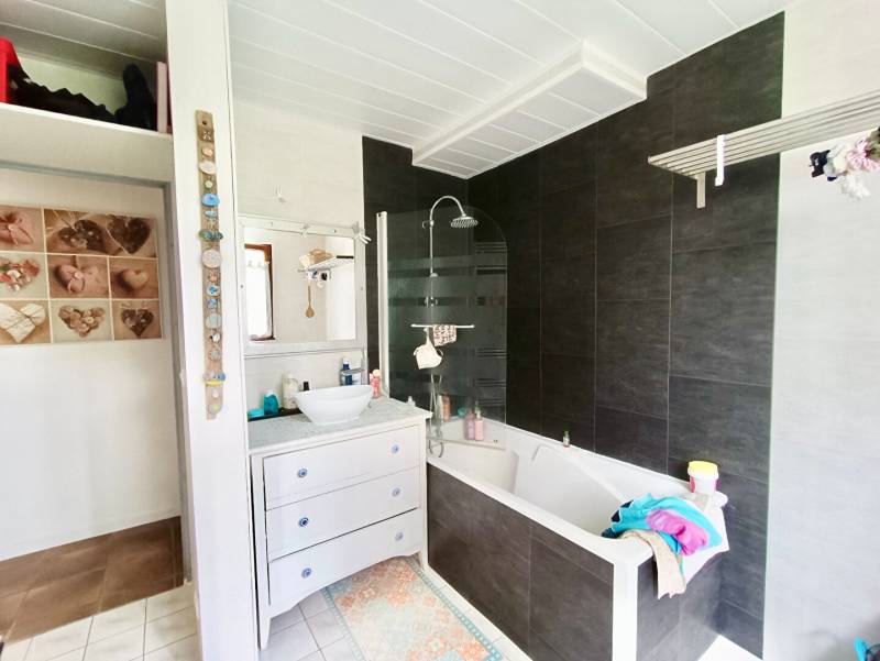 Maison traditionnelle sur sous-sol total avec 1000 m² de terrain – Marines (95) »