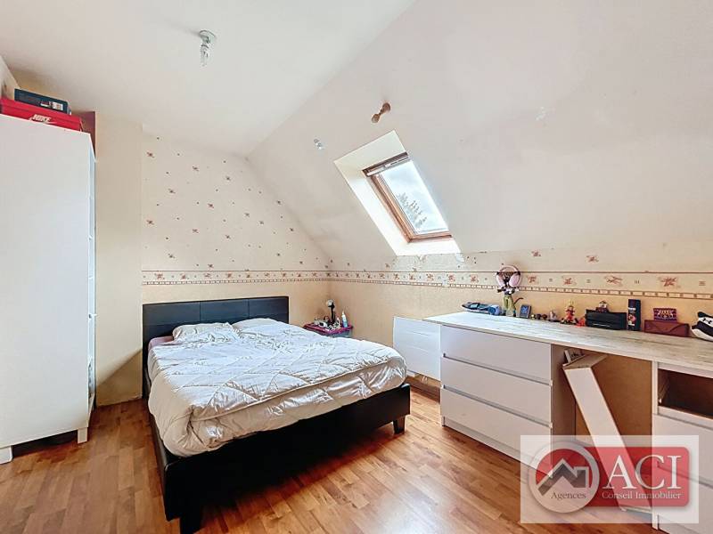 Opportunité exclusive : vaste pavillon de cinq chambres sur parc de 2000m² à Bézu-Saint-Éloi dans le département de l'Eure