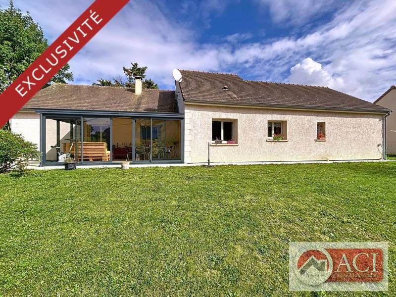 Bien exclusif : maison de plain-pied avec véranda, quatre chambres et verger à vendre à Hebecourt 27150